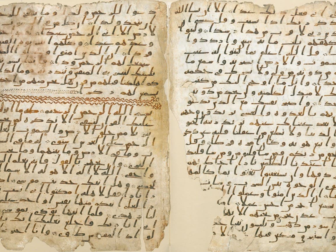 Two leaves of the Birmingham Qur’an manuscript, with brown ink in an early Hijazi script on pale, worn parchment.